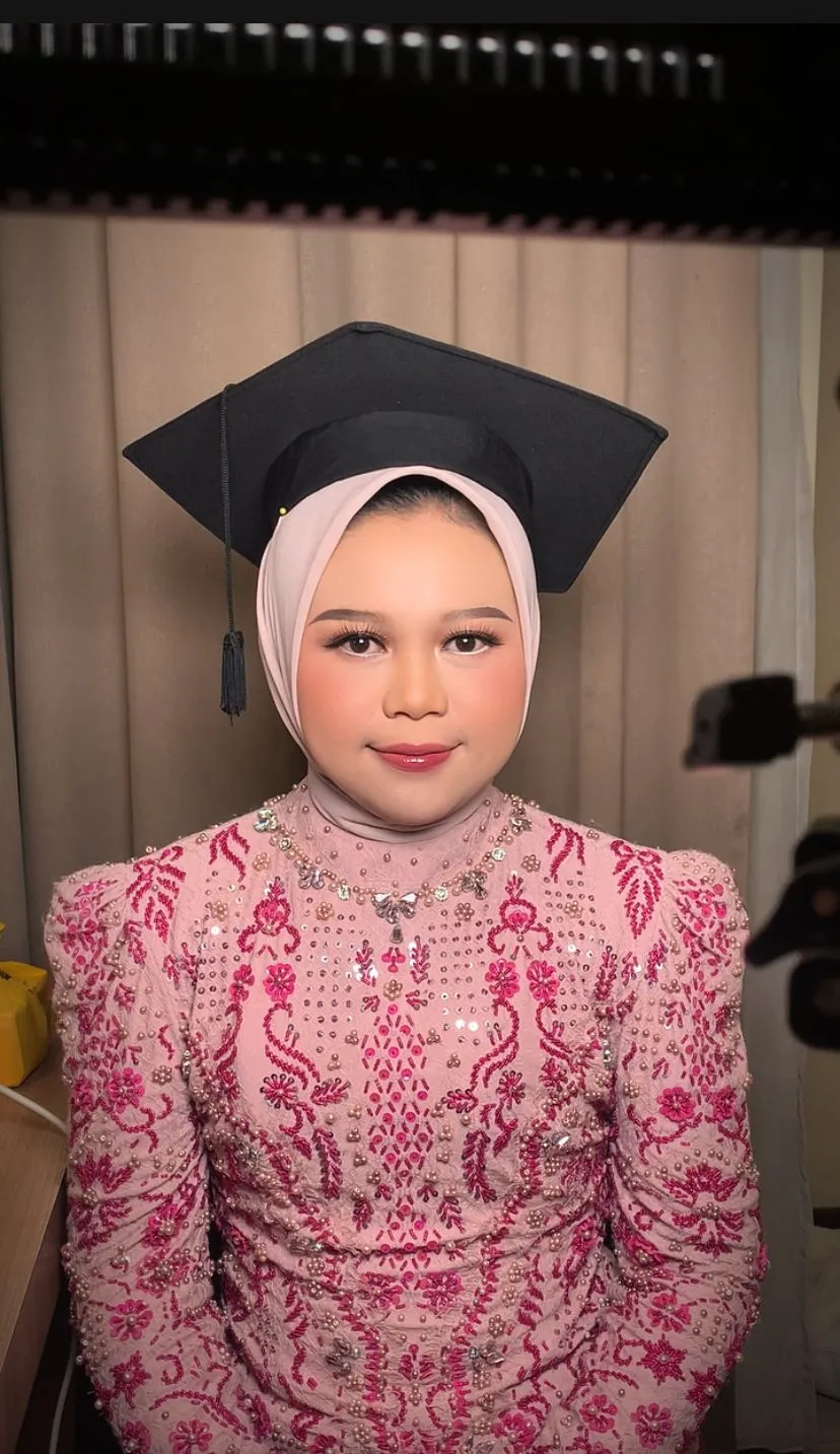 Wisuda Makeup